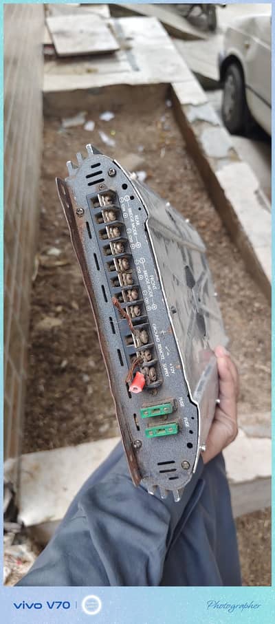 amplifier. 4 channel amp hai vip sound data hai all ok