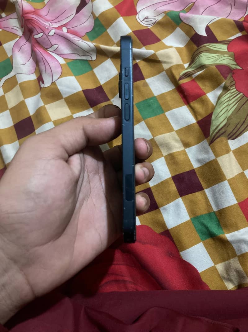 Apple iPhone 14 3