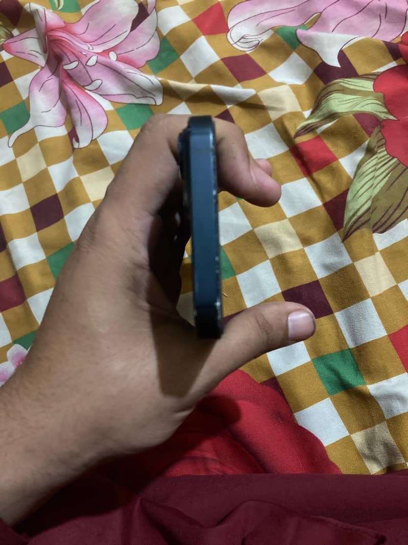 Apple iPhone 14 4