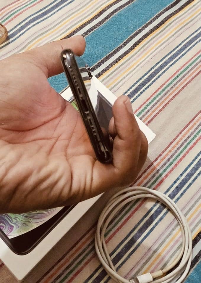 Apple iPhone XS 5