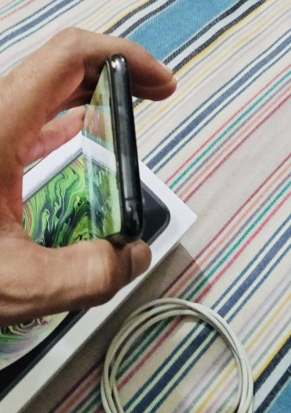 Apple iPhone XS 6