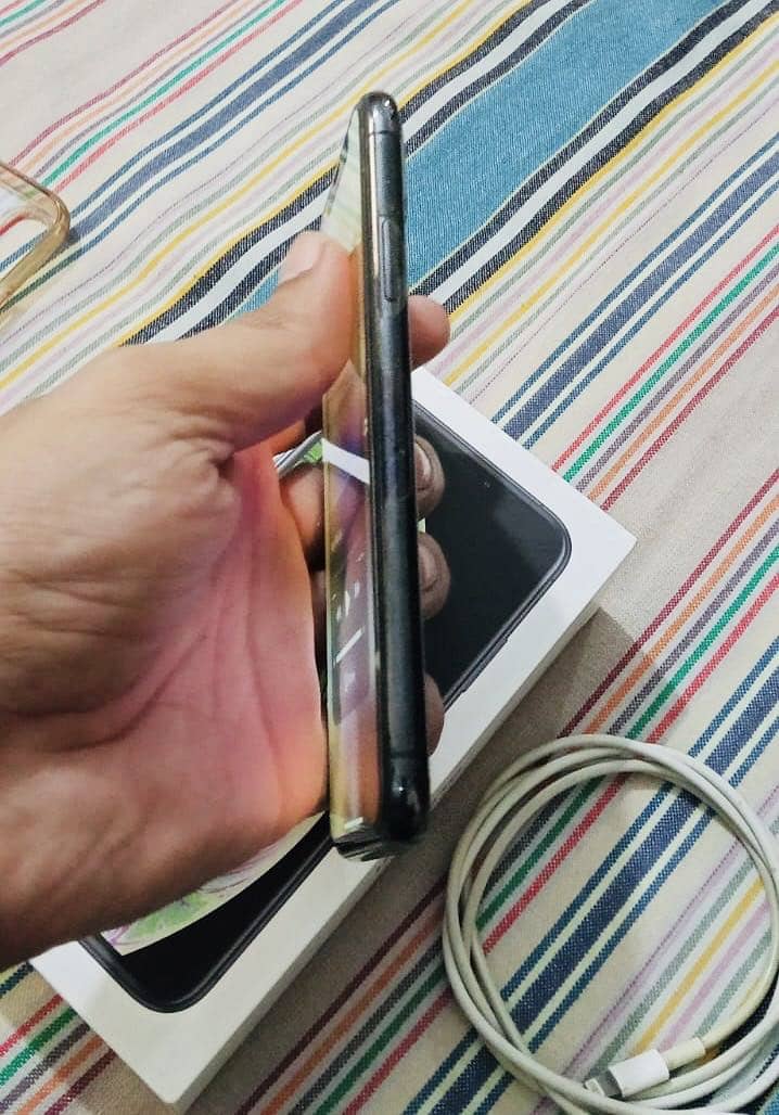 Apple iPhone XS 11