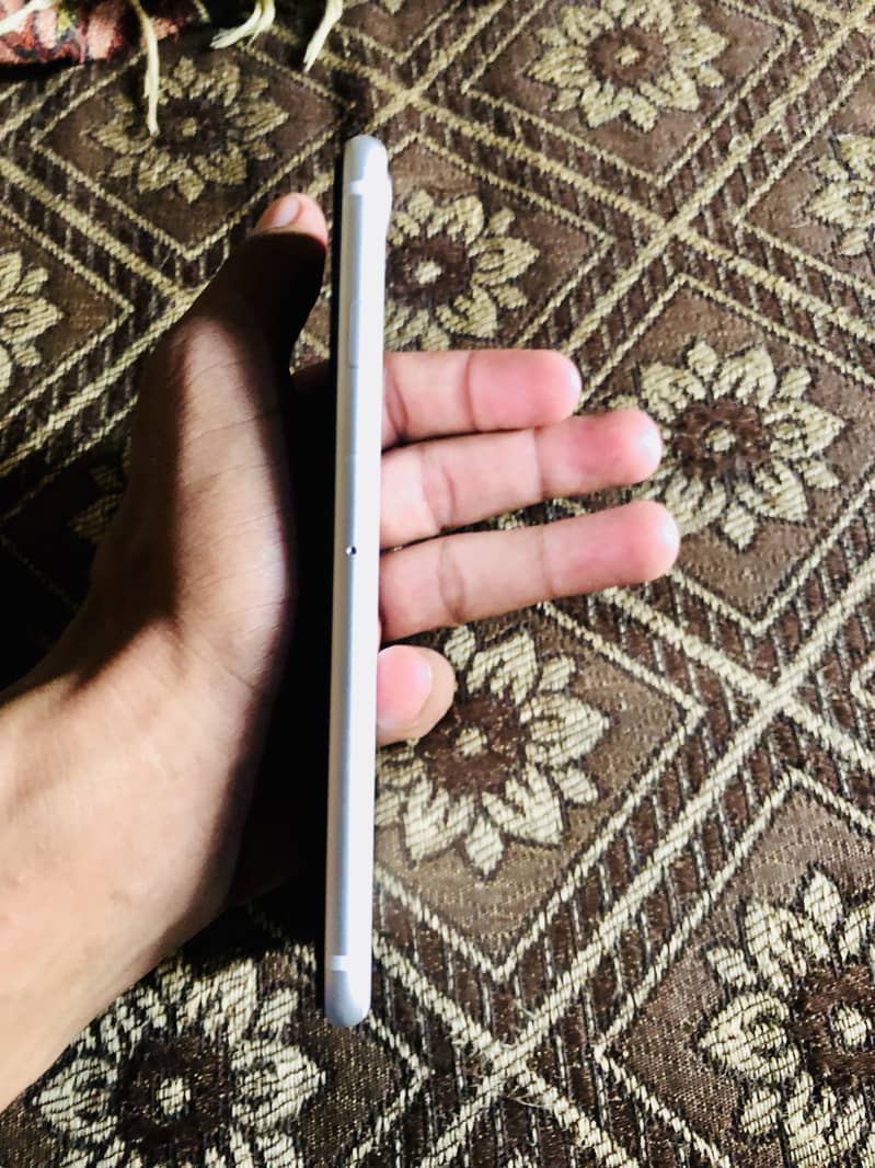 Apple iPhone SE 3