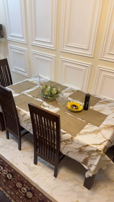 6 seater dinning in good condition