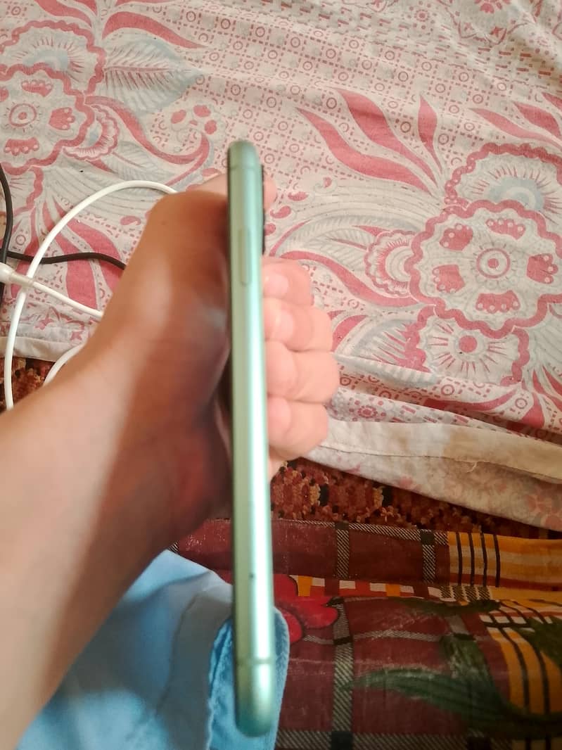 Apple iPhone 11 3
