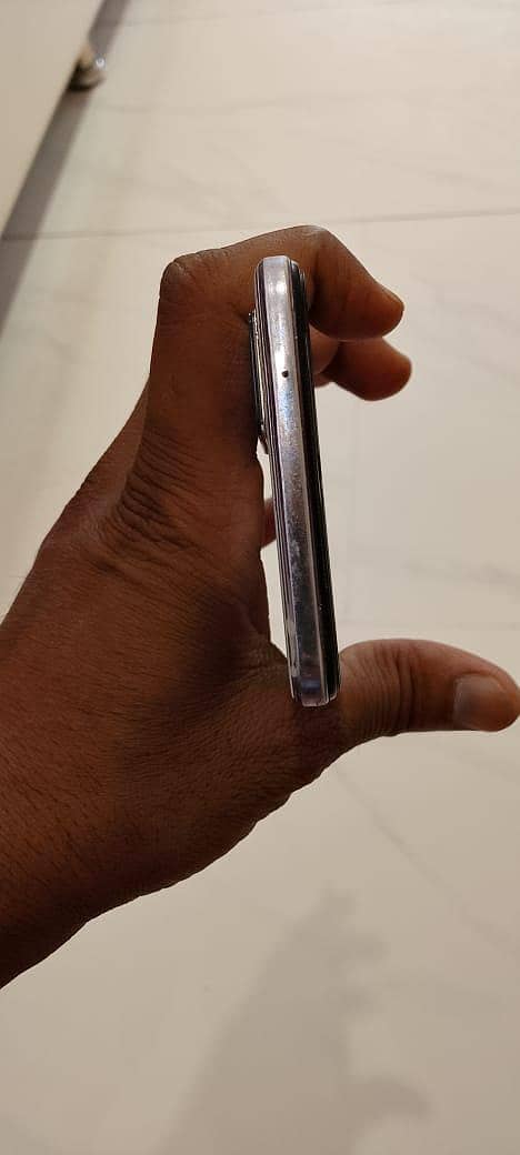 Vivo V21 3