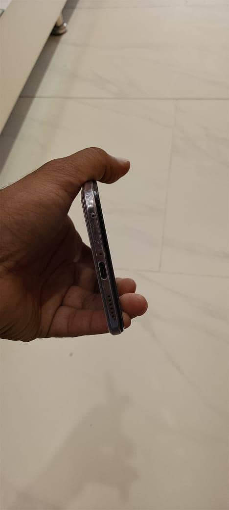 Vivo V21 4