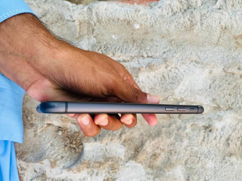 Apple iPhone 11 3