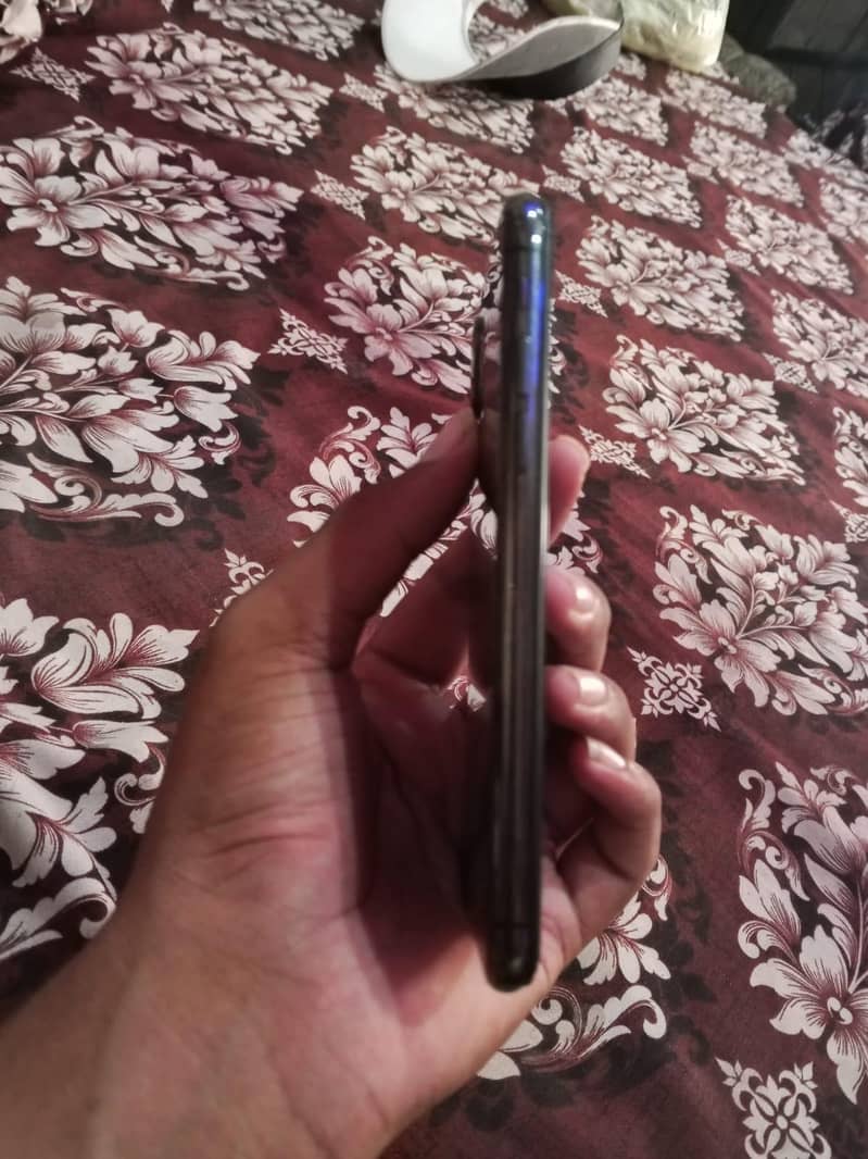 Apple iPhone X 3