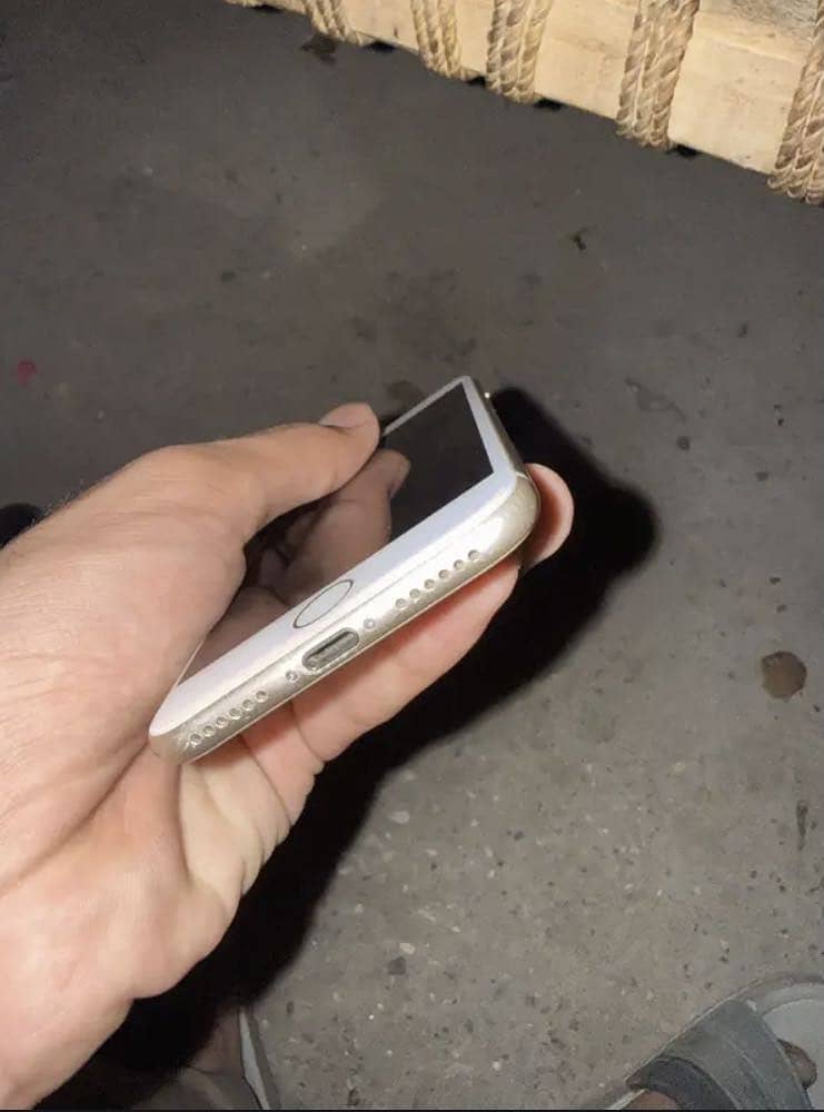 Apple iPhone 7 2