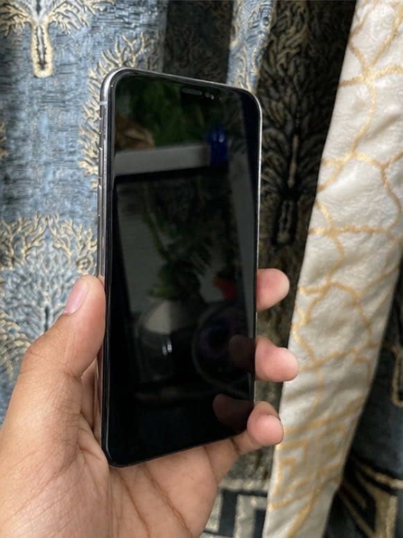 Apple iPhone X 3
