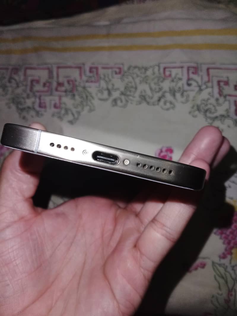 Apple iPhone 15 Pro 2