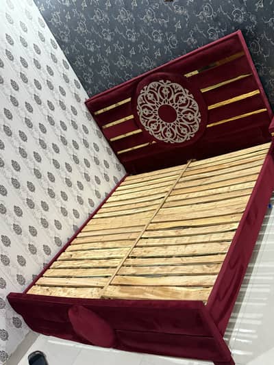 For Sale Complete velvet Bedset In clean condition