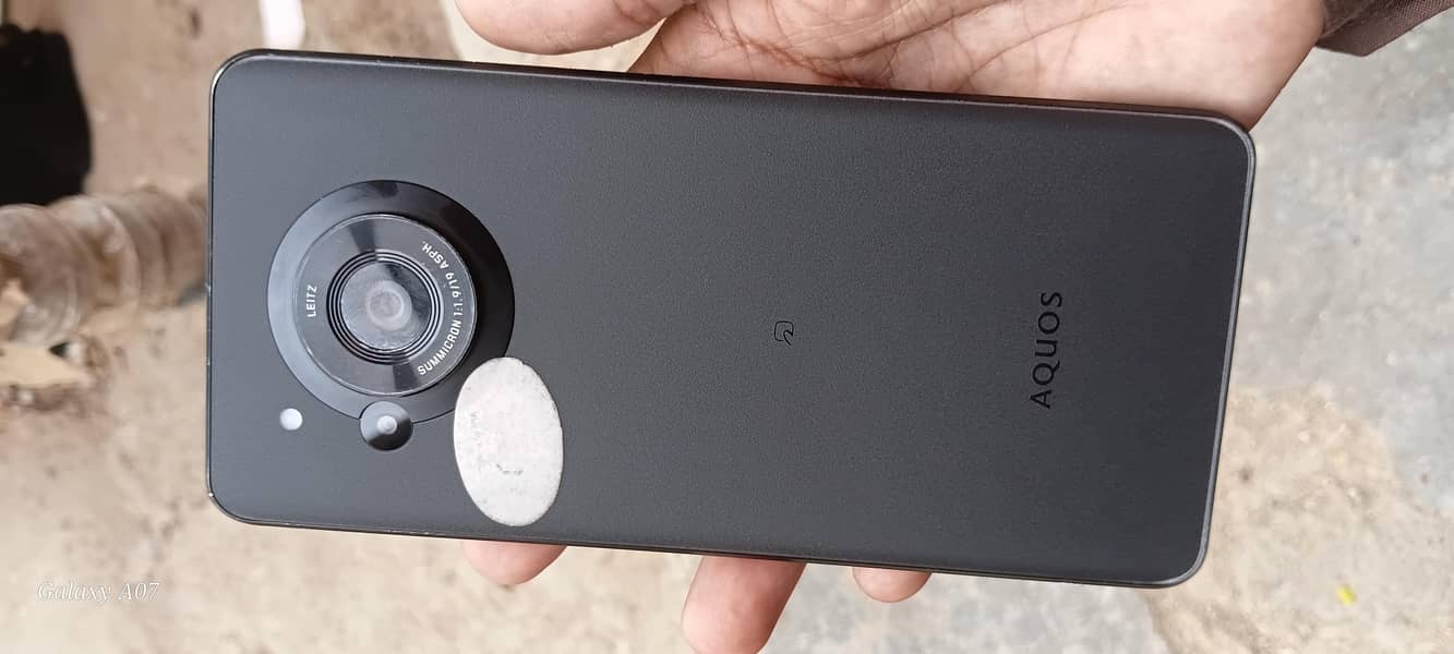 Sharp Aquos R7 0