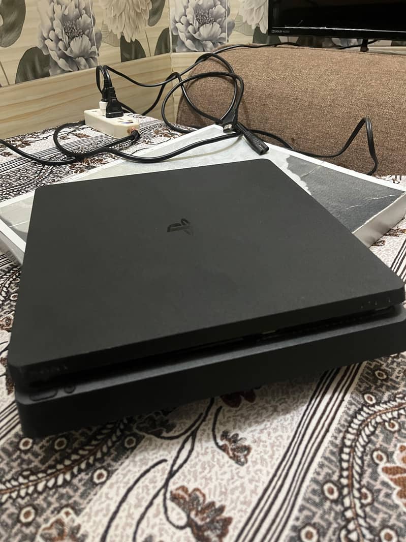 PS4 Slim 1