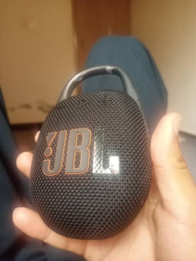 Jbl clip 5 one month used with box and cable