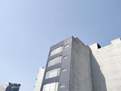 04 MARLA BRAND NEW BUILDING 7 FLOOR WITH ELEVATOR EXCELLENT LOCATION