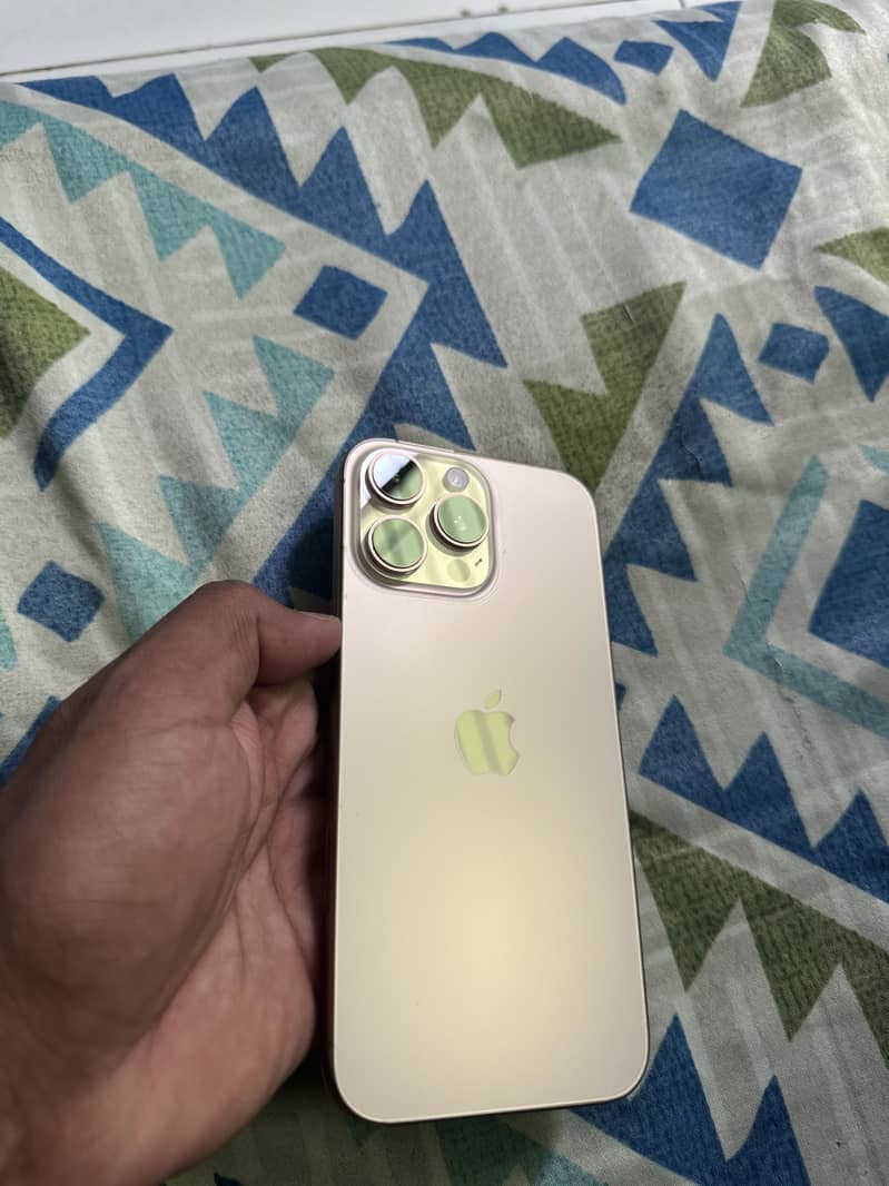 Apple iPhone 16 Pro Max 1