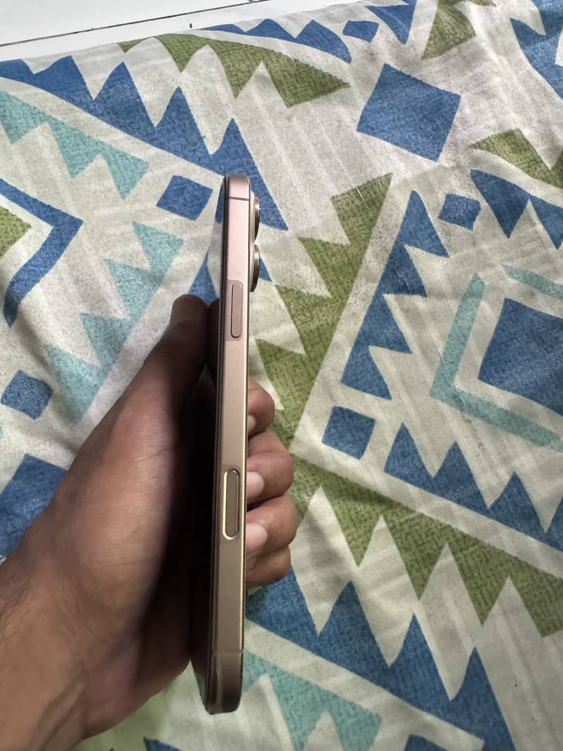 Apple iPhone 16 Pro Max 3
