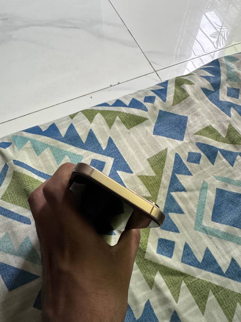 Apple iPhone 16 Pro Max 6