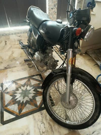 unique 2026 model black colour original Tanki aur tape available hai