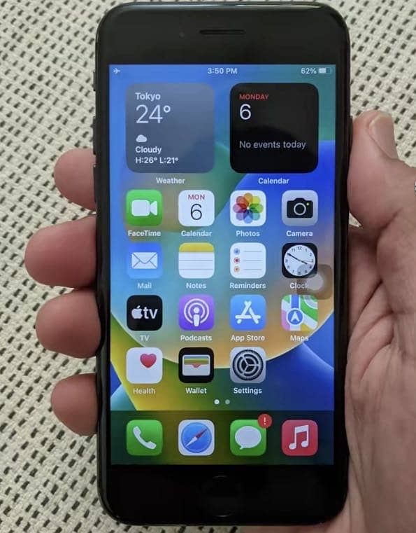 Apple iPhone 8 1