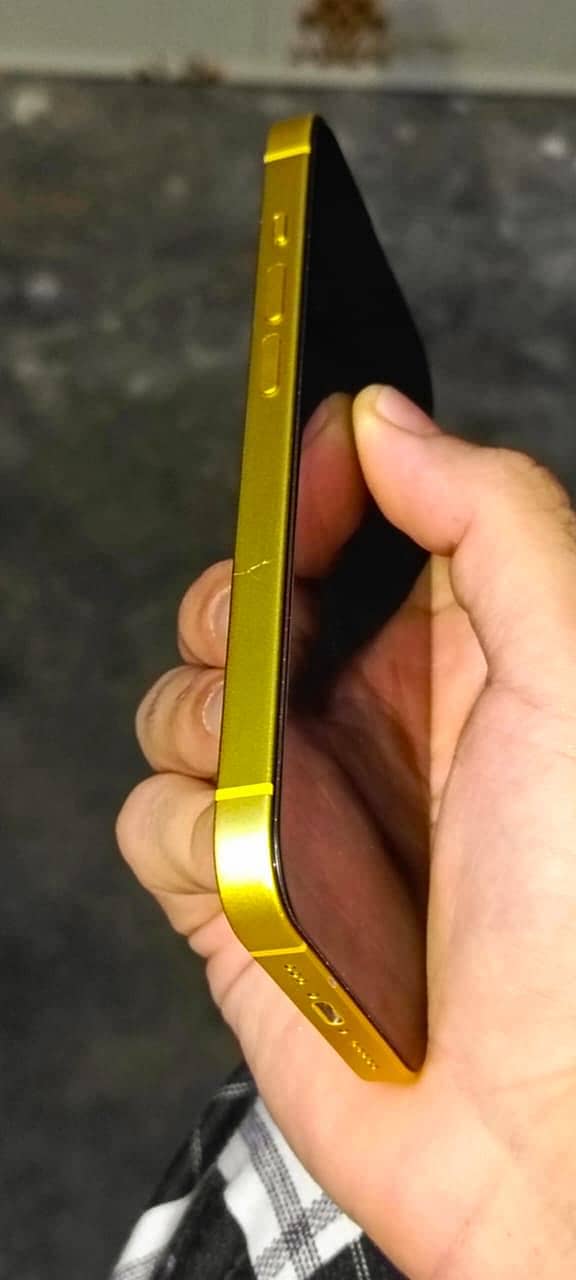 Apple iPhone 14 3
