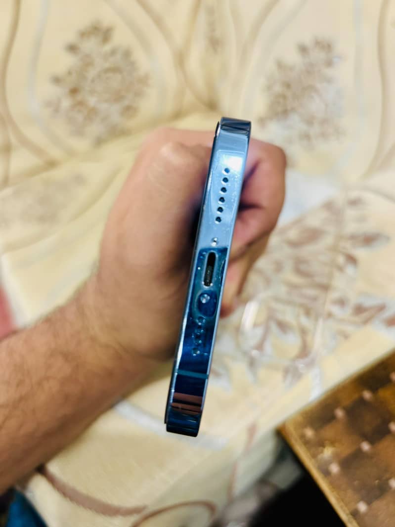 Apple iPhone 13 Pro Max 4