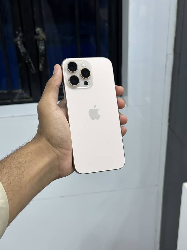 iPhone 16 Pro Max 1