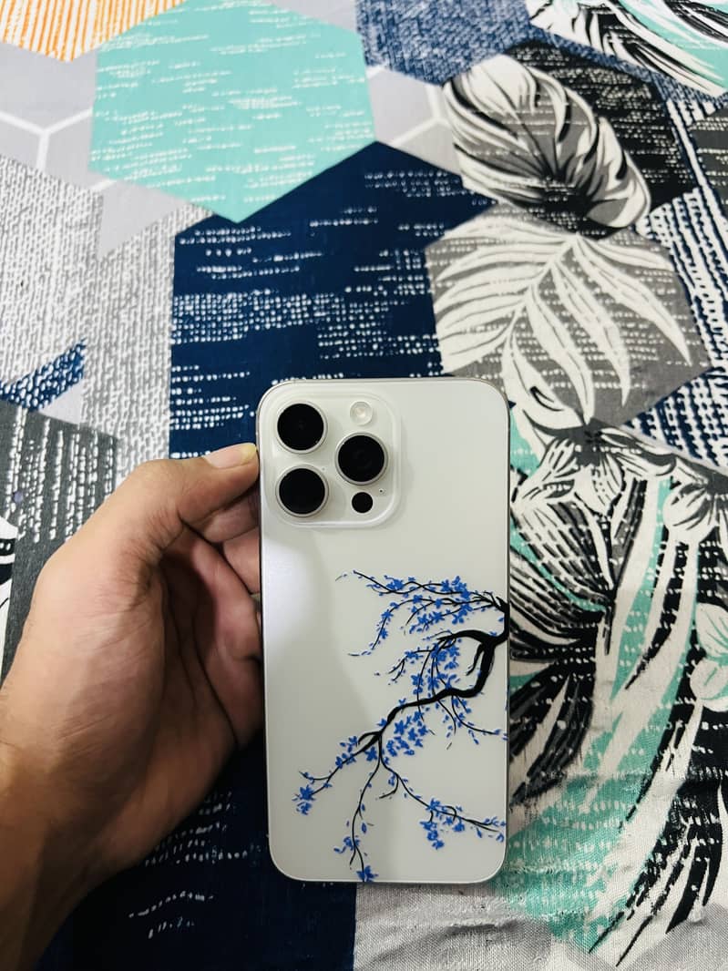 Apple iPhone 15 Pro Max 0