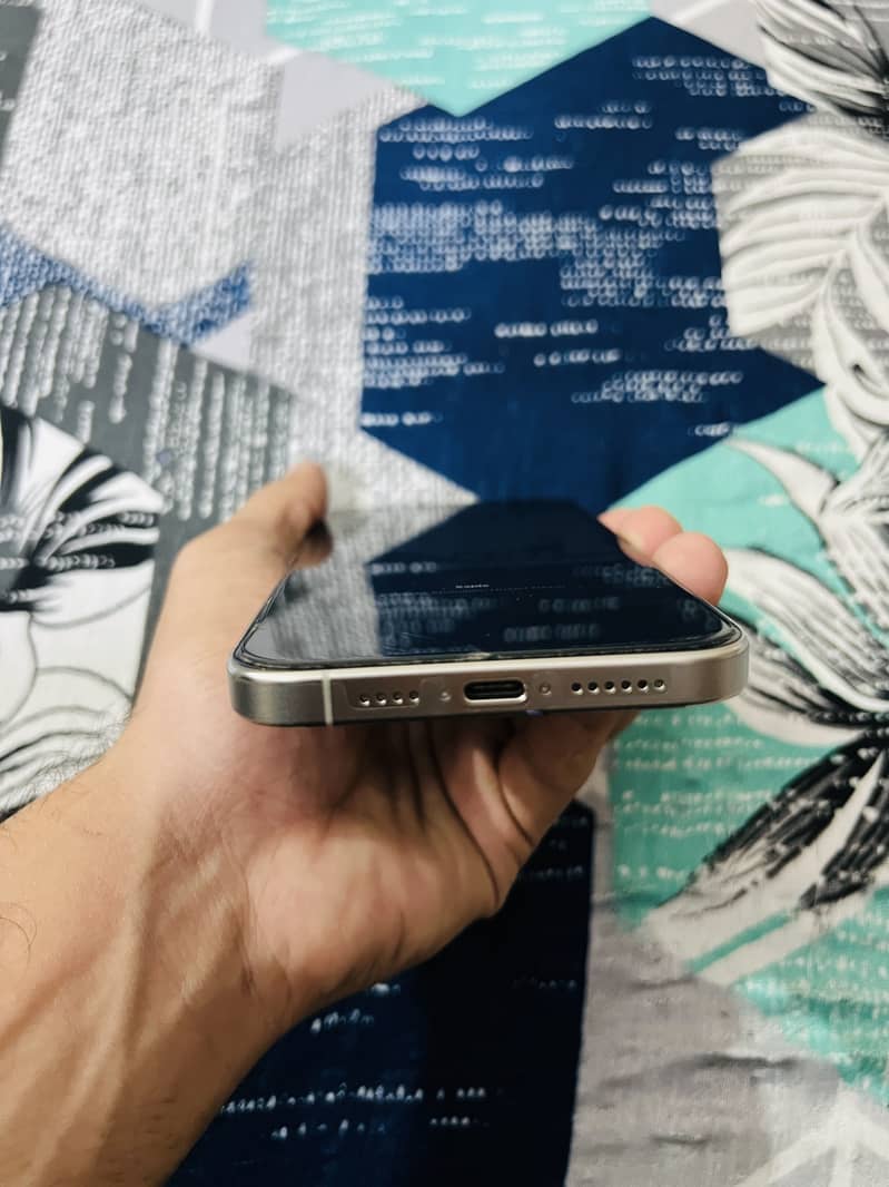 Apple iPhone 15 Pro Max 3