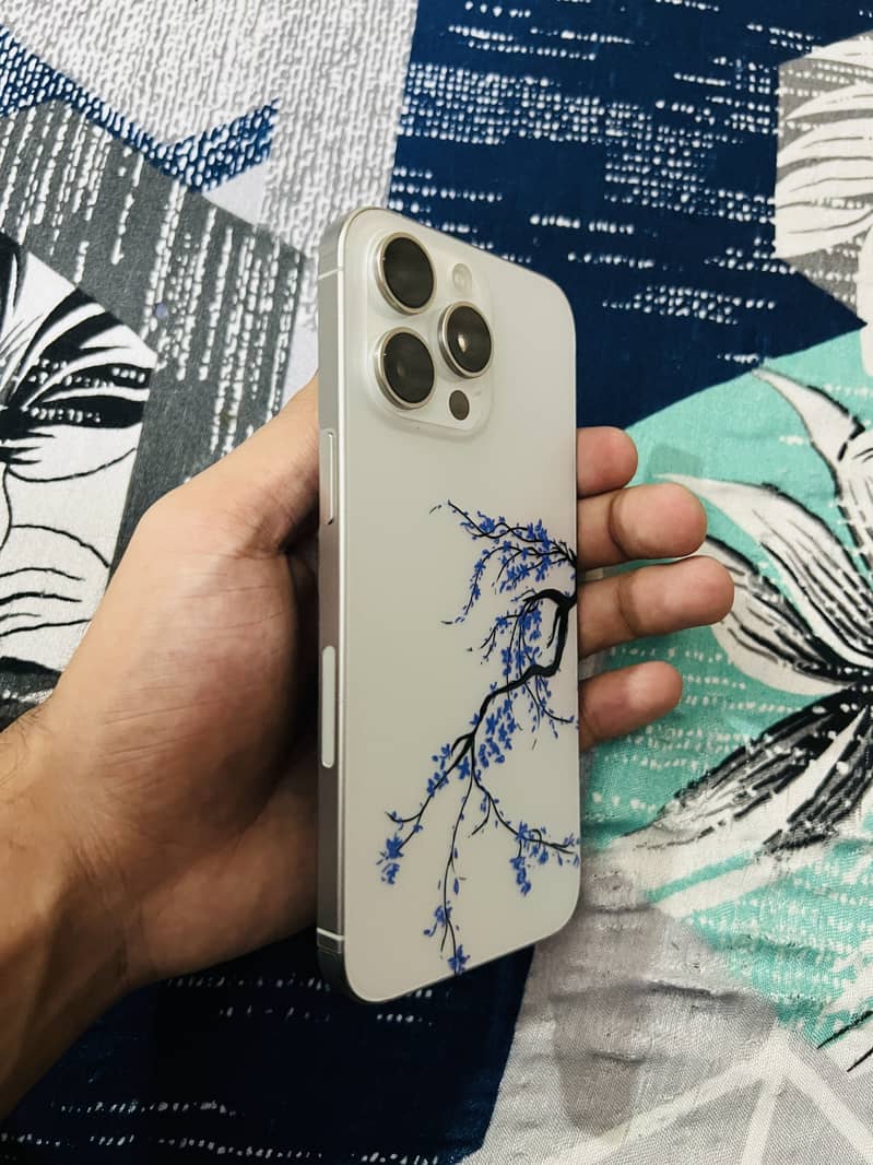 Apple iPhone 15 Pro Max 4