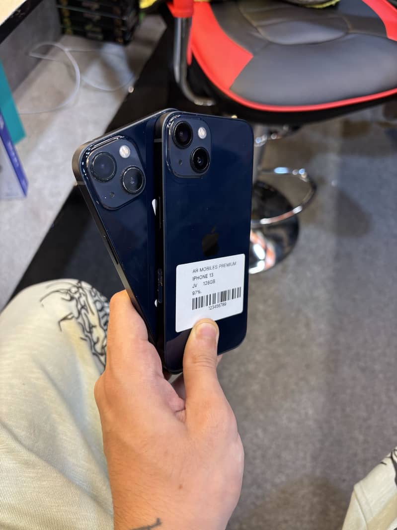 Apple iPhone 13 2