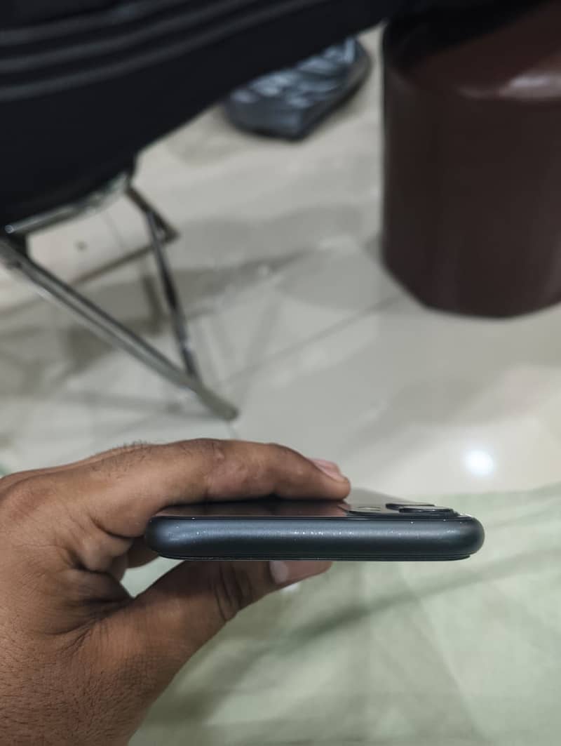 Apple iPhone 11 4