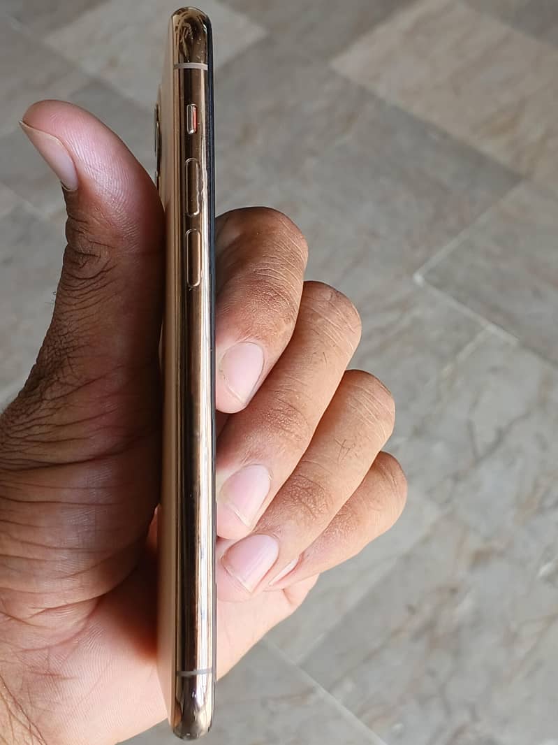 Apple iPhone 11 Pro 1