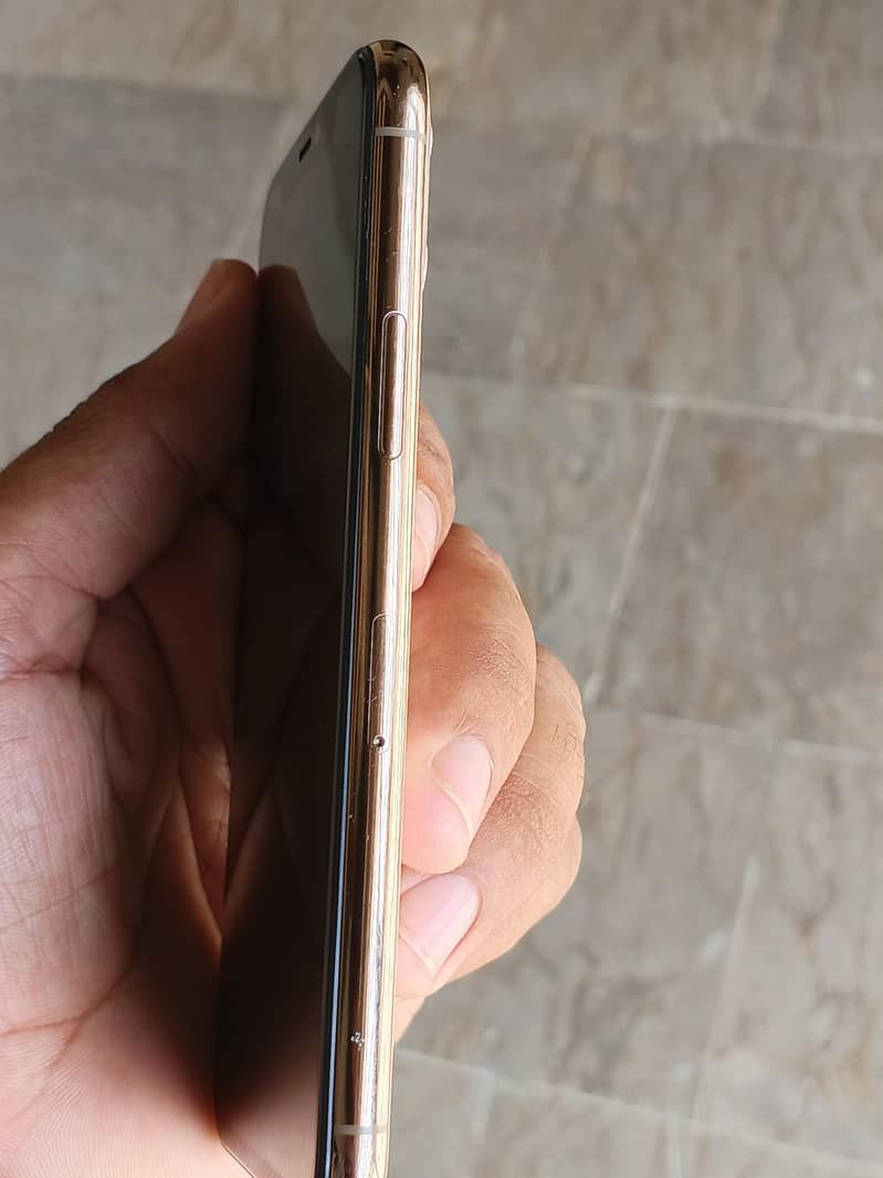 Apple iPhone 11 Pro 2