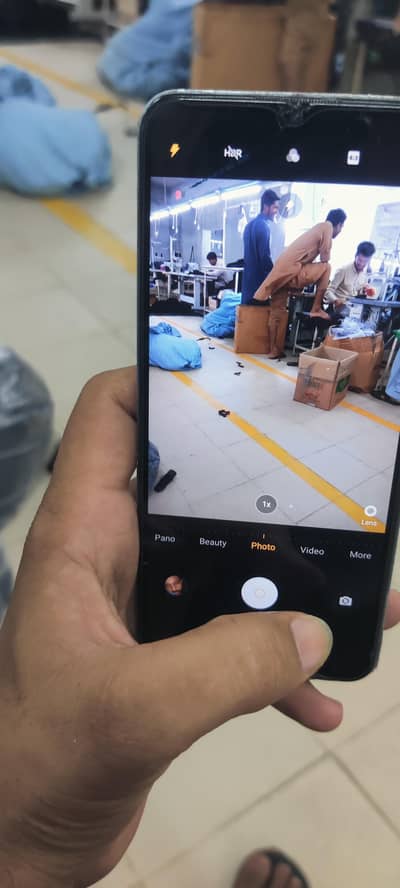 Vivo Y15s panel break hai Thoda sa picture mein najar a raha hoga