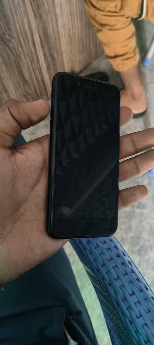 Apple iPhone SE 3rd generation 4