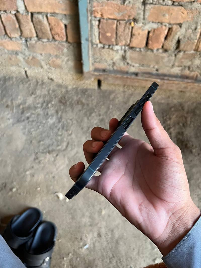 Apple iPhone 13 Pro Max 4