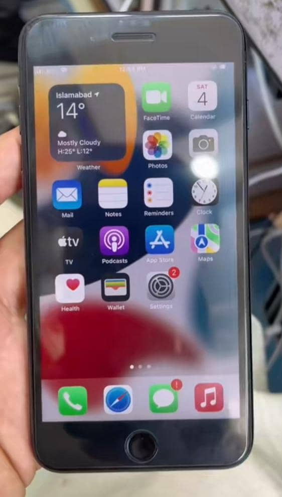 Apple iPhone 7 Plus 1