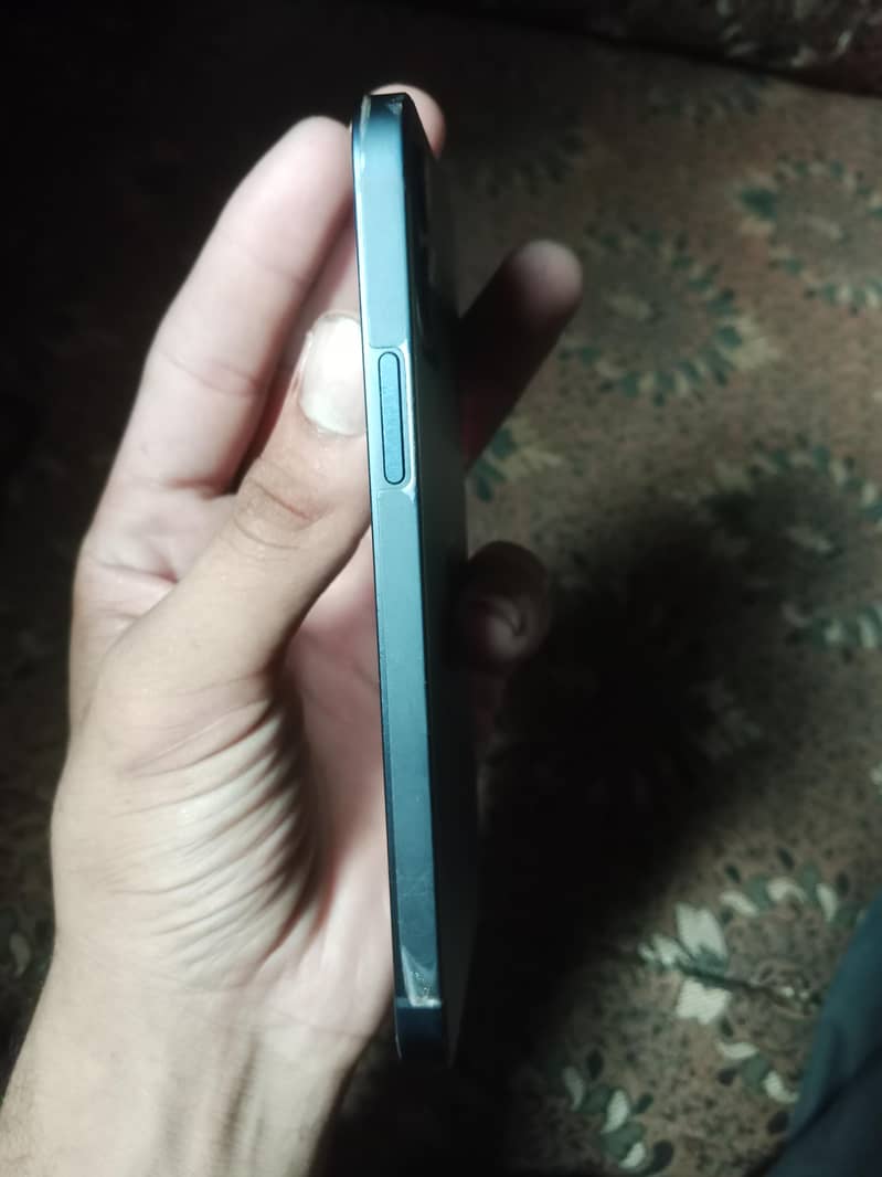 Apple iPhone 12 3