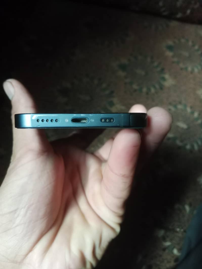 Apple iPhone 12 4