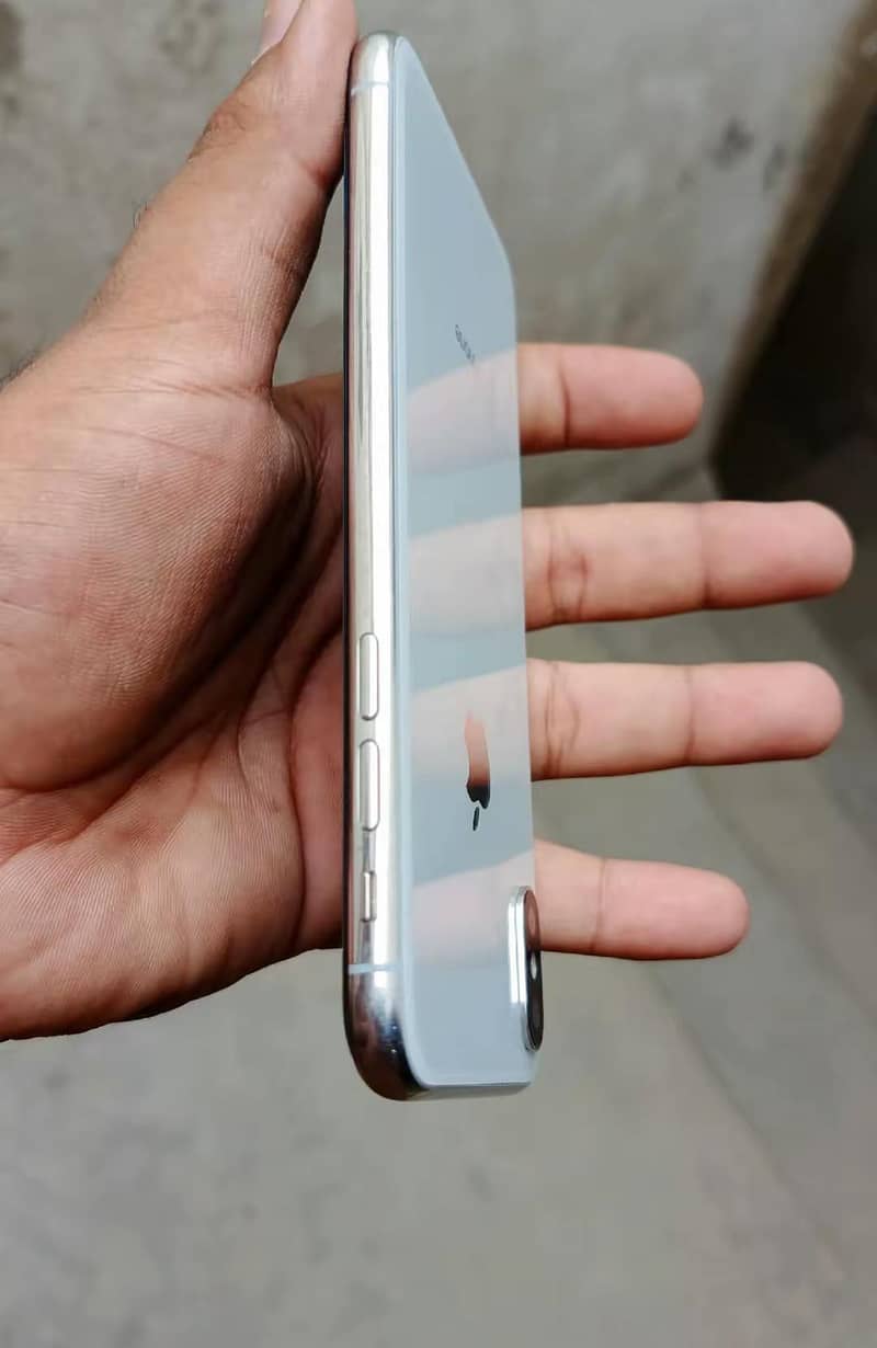 Apple iPhone X 3