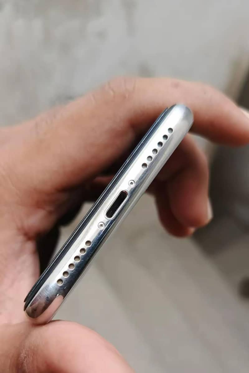 Apple iPhone X 4