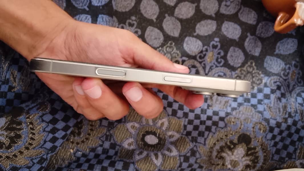 Apple iPhone 16 Pro 5