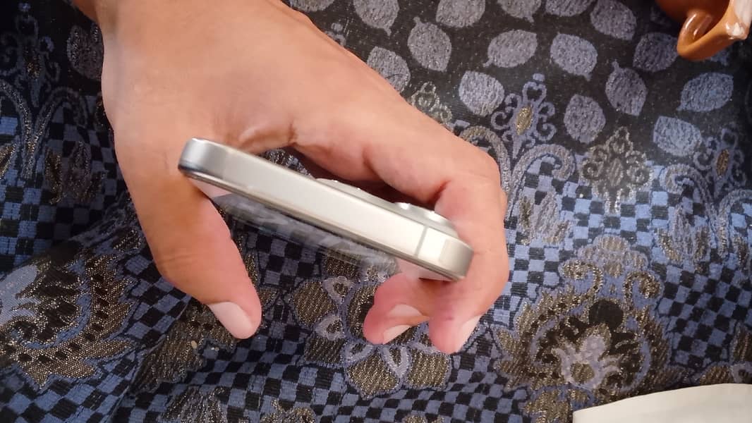 Apple iPhone 16 Pro 6