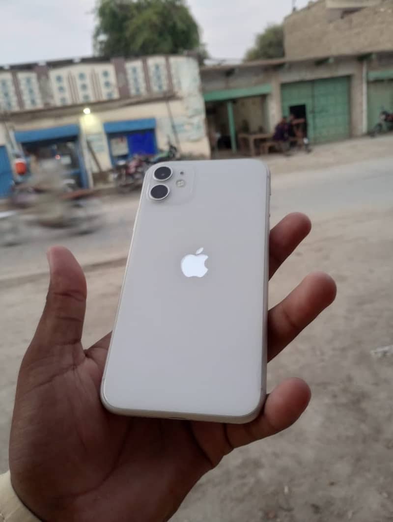 Apple iPhone 11 3