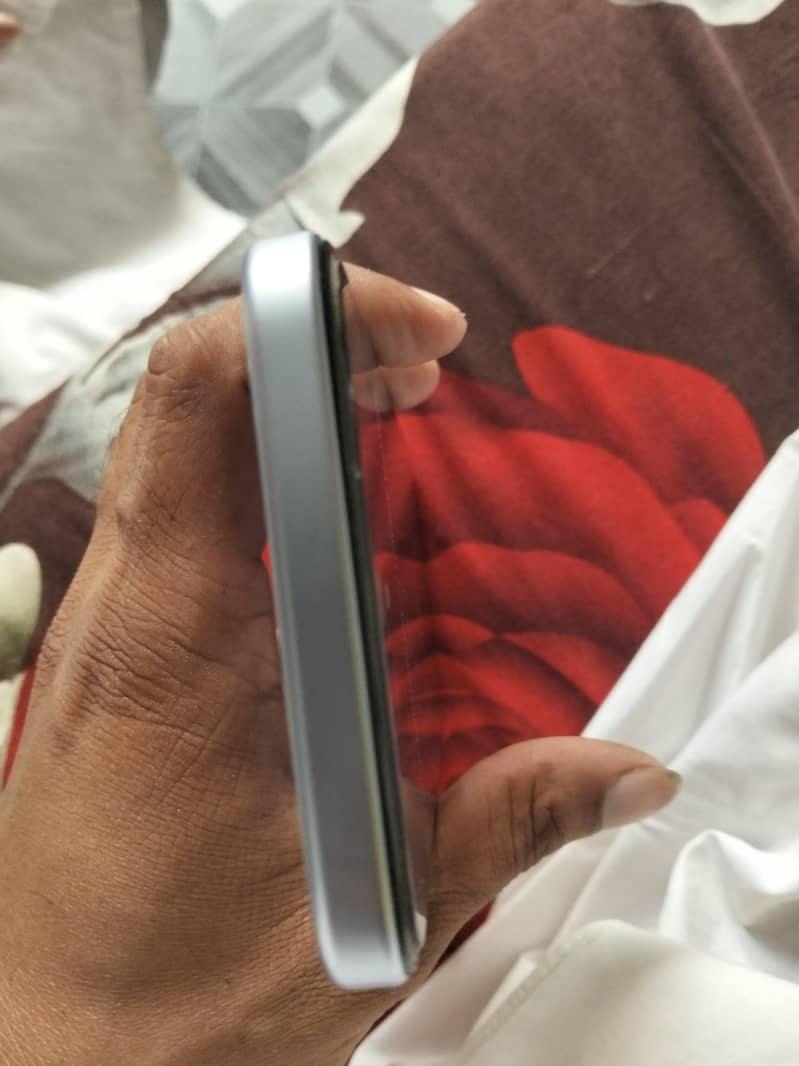 OPPO A6k 4