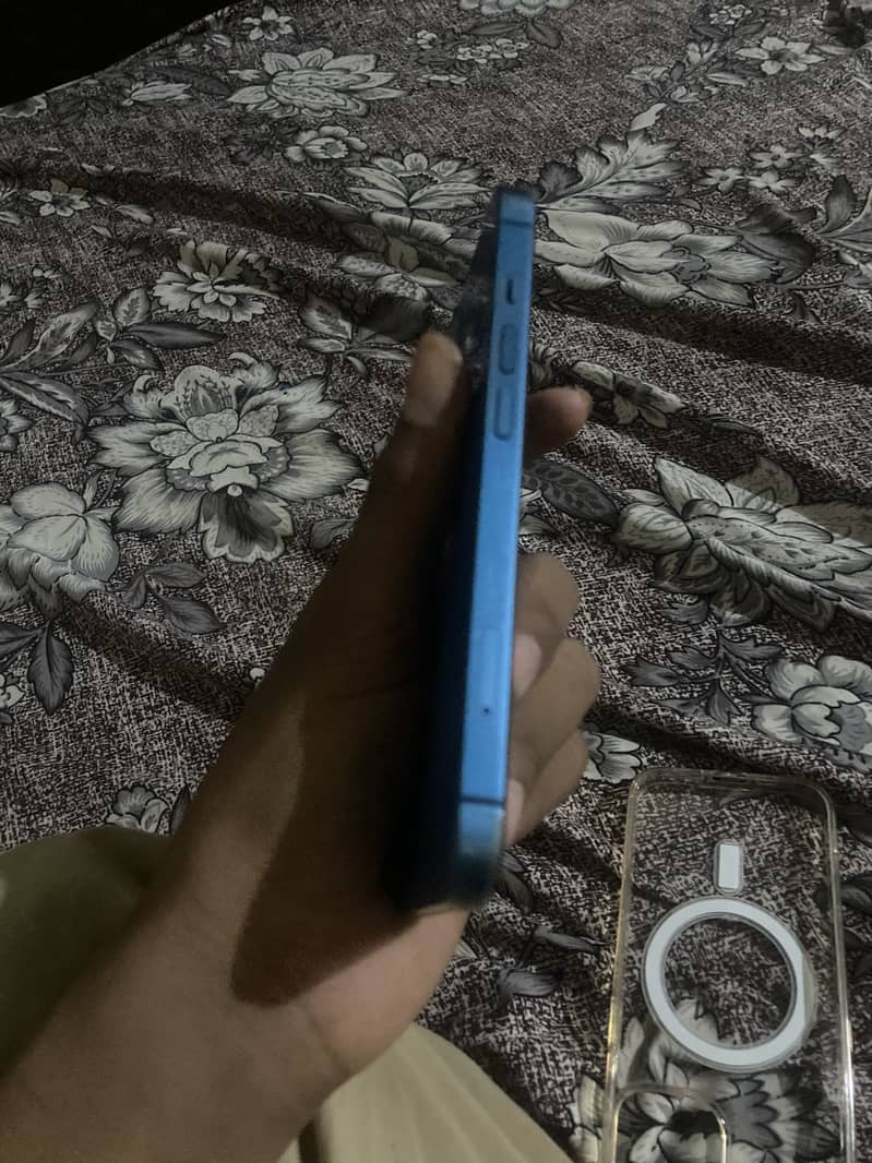Apple iPhone 13 2