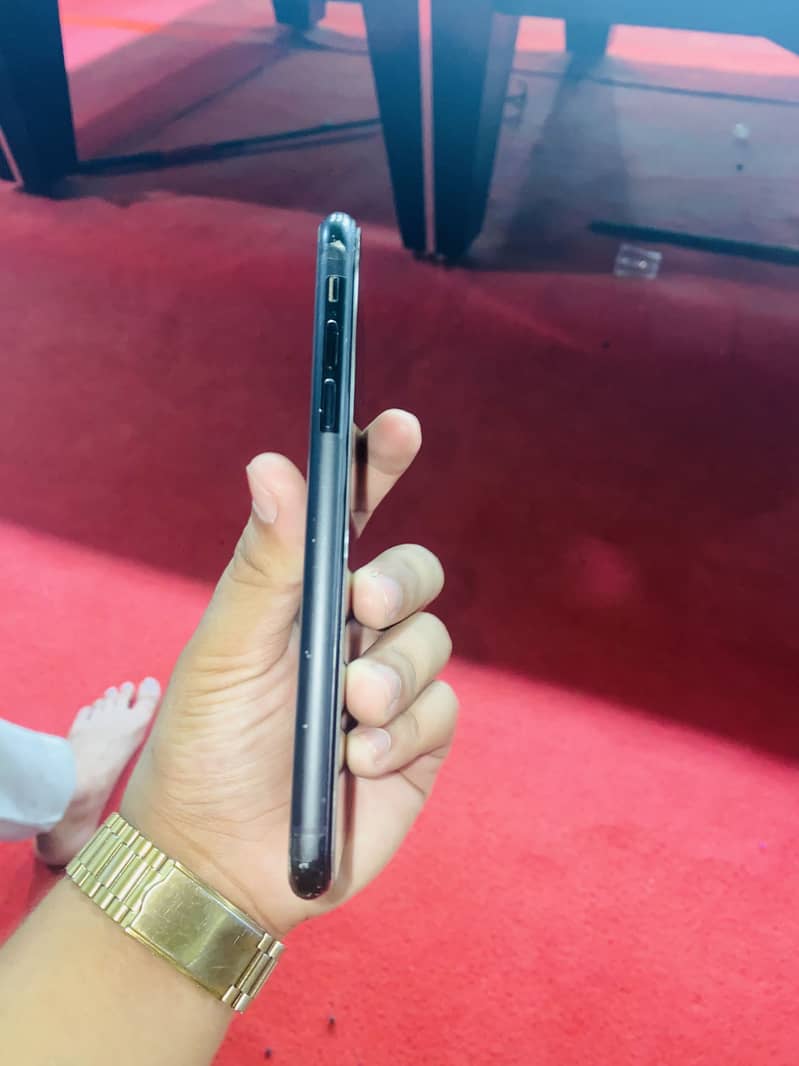 Apple iPhone XR 4